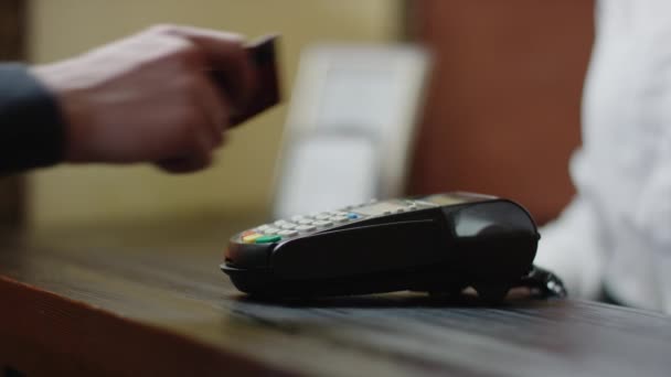 Платіжний термінал кредитної картки — стокове відео