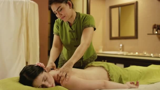 Thai massage at spa — Stock Video