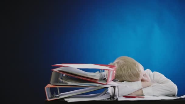 Sleep boy fait ses devoirs — Video