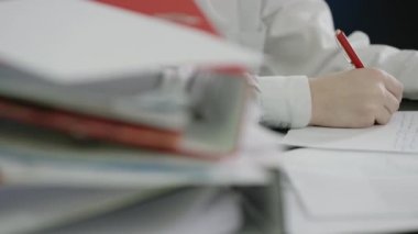 Eller üzerinde Modern dizüstü yazma