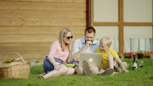 Family having fun with laptop — Stock Video