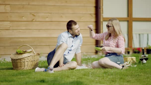 Woman feeds her boyfriend — Stock Video