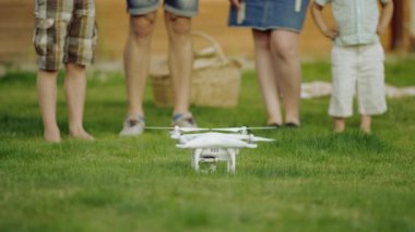 Aile quadrocopter drone uçuş saatleri