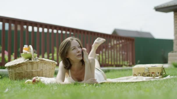 Woman talking on a phone — Stock Video