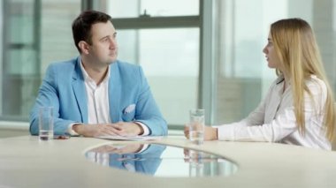 görüşmeden sonra tokalaşırken