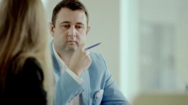 özenli patron çalışanlara dinler