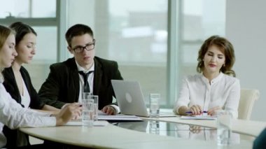 Yöneticileri bağırmaya patron