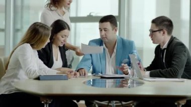 iş toplantısı, patron ve Sekreteri