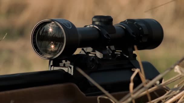 白光瞄准镜的狙击 — 图库视频影像