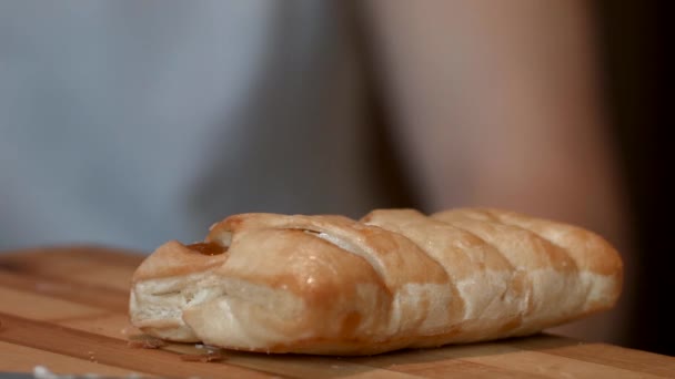 Cake of puff pastry for breakfast — Stock Video