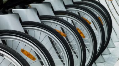 Şehirde motosiklet parkı