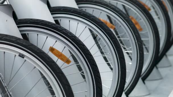 Alquiler de bicicletas, Parking rueda trasera — Vídeos de Stock
