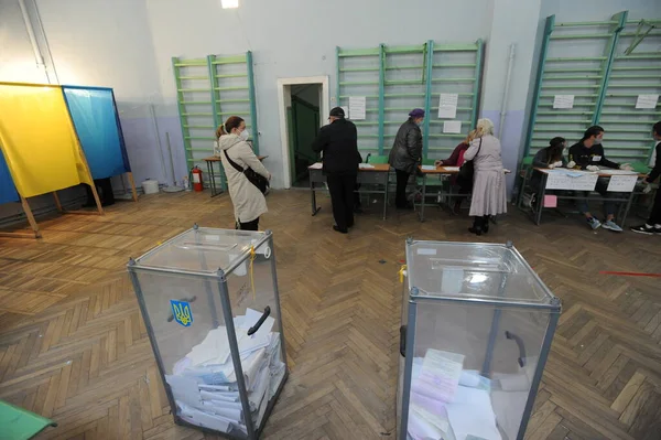 Lviv Ucrania Octubre 2020 Elecciones Locales Ucrania 2020 Gente Vota —  Fotos de Stock