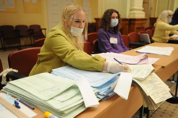 Leopoli Ucraina Ottobre 2020 Ucraina Elezioni Locali 2020 Gente Vota — Foto Stock