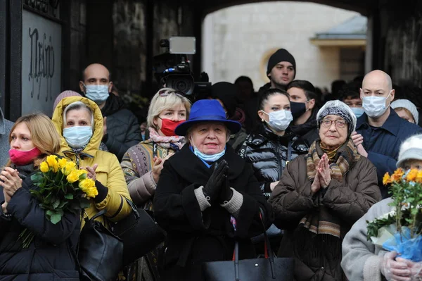Leopoli Ucraina Novembre 2020 Gente Porge Ultimo Rispetto Regista Teatrale — Foto Stock