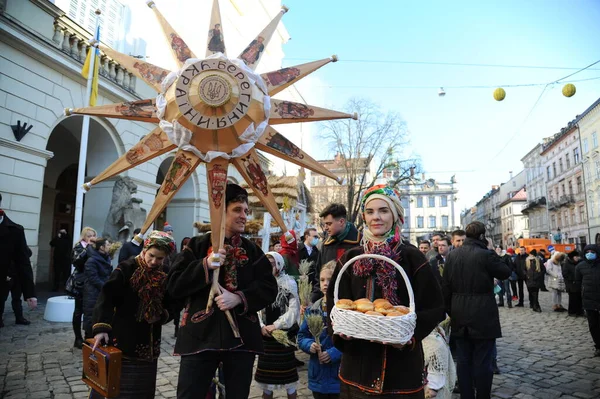 Lviv Ukraine January 2021 Ukrainians Sing Christmas Carols Carry Decorated — Stock Photo, Image