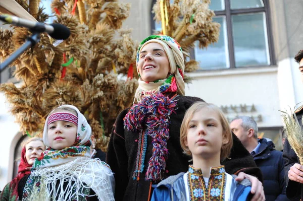 Lviv Ukrajna 2021 Január Ukránok Karácsonyi Dalokat Énekelnek Miközben Bethlehem — Stock Fotó
