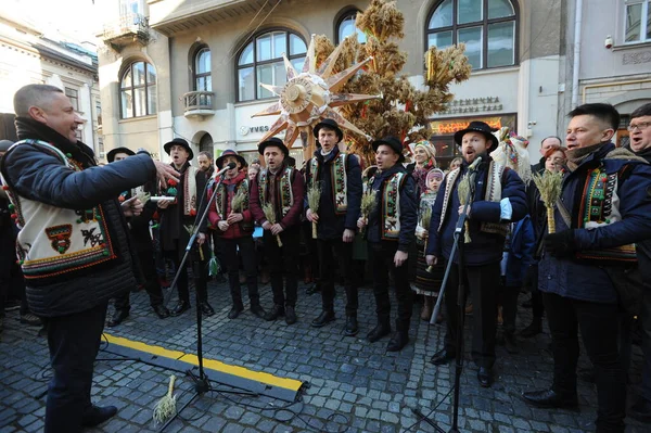 Lviv Ukraine January 2021 Ukrainians Sing Christmas Carols Carry Decorated — Stock Photo, Image