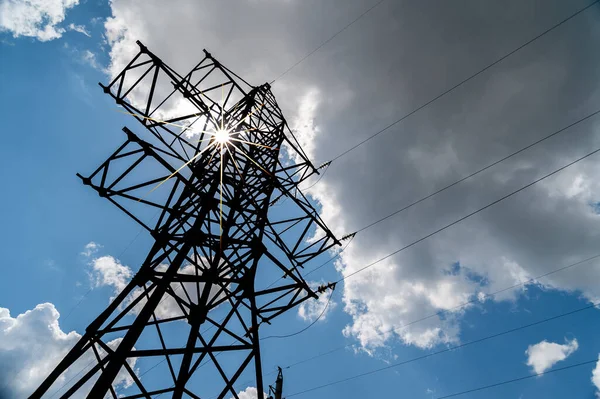 Batı Ukrayna 'daki elektrik hatlarının görüntüsü, elektrik iletimleri.