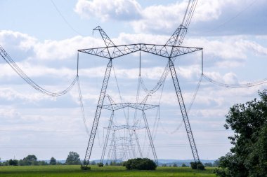 Batı Ukrayna 'daki elektrik hatlarının görüntüsü, elektrik iletimleri.