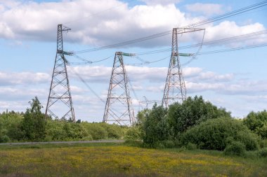 Batı Ukrayna 'daki elektrik hatlarının görüntüsü, elektrik iletimleri.