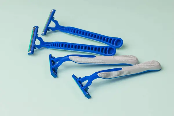 Disposable Razors Scattered Table Blue Background Tools Facial Care Set — Stock Photo, Image