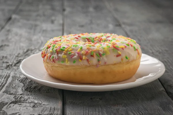 White Plate Glazed Doughnut Wooden Table Popular Confection — Stock Photo, Image