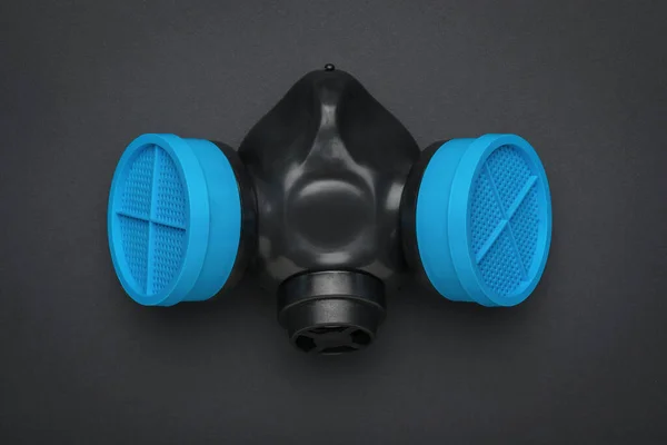 Czarno Niebieski Respirator Czarnym Tle Ochrona Dróg Oddechowych — Zdjęcie stockowe