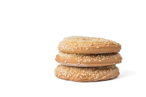 Três Biscoitos Sésamo Isolados Num Fundo Branco Deliciosa Sobremesa Assada — Fotografia de Stock
