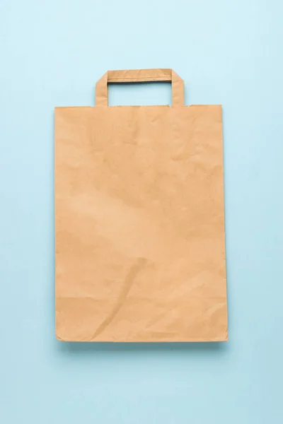 青を基調とした柄の紙袋 ユニバーサル環境に優しいパッケージ — ストック写真