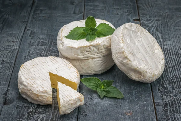 Few Fresh Camembert Cheeses Black Wooden Table Product Made Natural — Fotografia de Stock