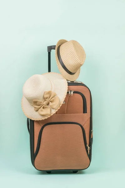 Women Men Hats Suitcase Handle Blue Background Concept Summer Travel — Stock Photo, Image