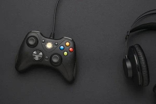 Black Console Computer Games Black Headphones Black Background Device Playing — Stock Photo, Image