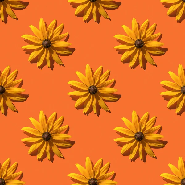 Padrão Sem Costura Flores Verão Amarelas Brilhantes Fundo Laranja Fundo — Fotografia de Stock