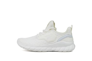 Beyaz koşu ayakkabısı beyaz arka planda izole edilmiş. Modaya uygun spor ayakkabıları..