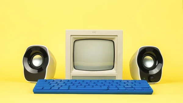 Monitor Cinza Com Alto Falantes Elegantes Teclado Azul Fundo Amarelo — Fotografia de Stock