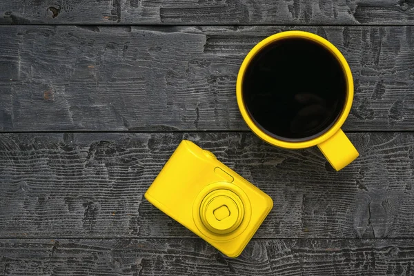 Top View Camera Cup Coffee Wooden Table Creative Breakfast Flat — Stock Photo, Image