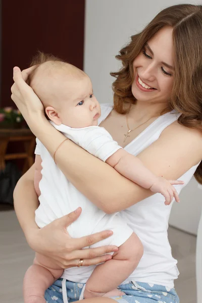 Mom and her newborn baby. Mother's day — Stock Photo, Image