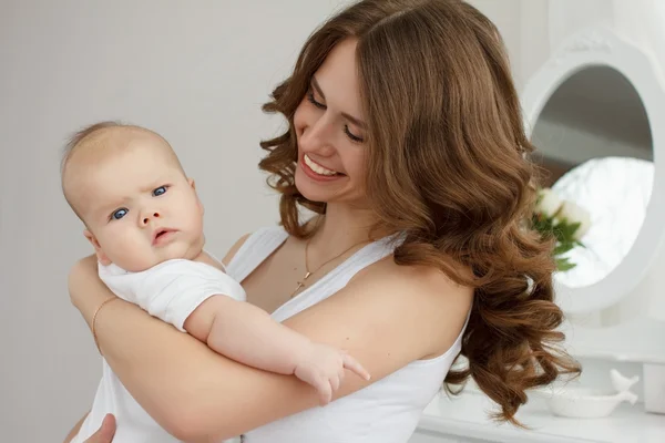 Mom and her newborn baby. Mother's day — Stock Photo, Image