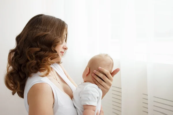 Mom and her newborn baby. Mother's day — Stock Photo, Image