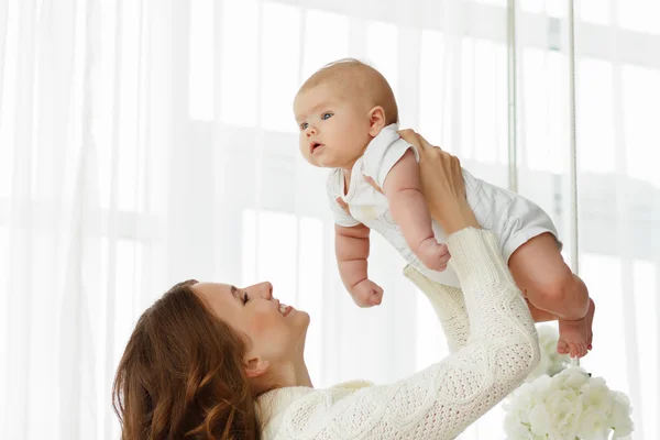 Mom and her newborn baby. Mother's day — Stock Photo, Image