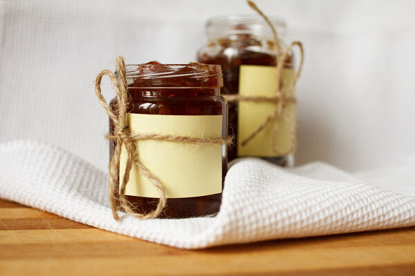 Апельсиновый джем в банке
.