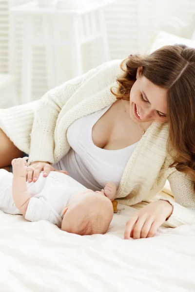 Mom and her newborn baby. Mother's day — Stock Photo, Image