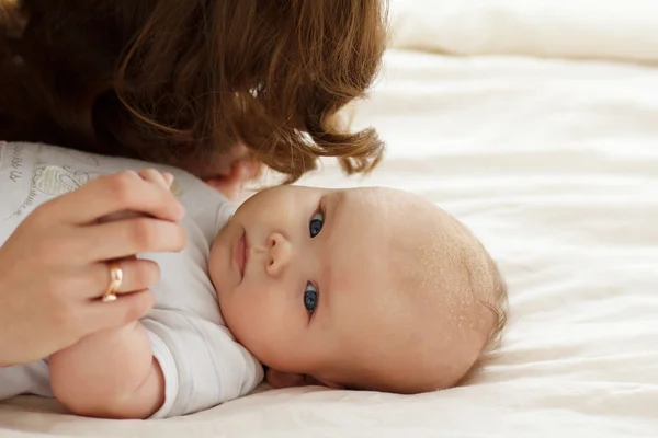 Mom and her newborn baby. Mother's day — Stock Photo, Image