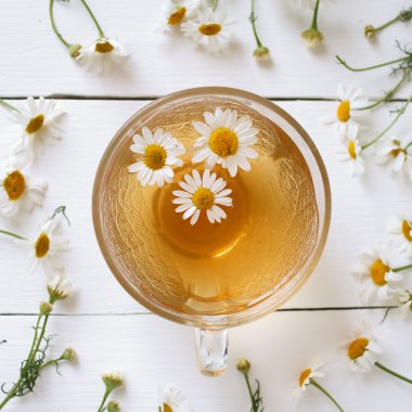 Papatya çay papatya çiçekler ile