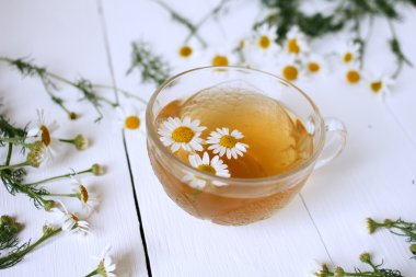 Papatya çay papatya çiçekler ile