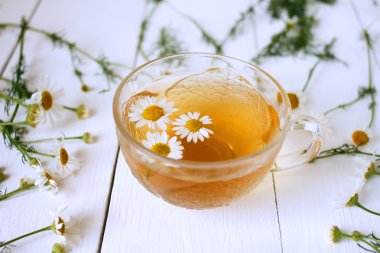 Papatya çay papatya çiçekler ile