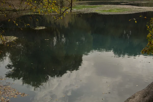 Güney Kazakistan'ın küçük bir göl