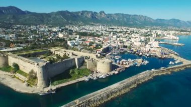 Güzel hava atış eski bir ada.