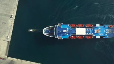 Veritcal ateş gemisi bağlantı noktasına yaklaşıyor.